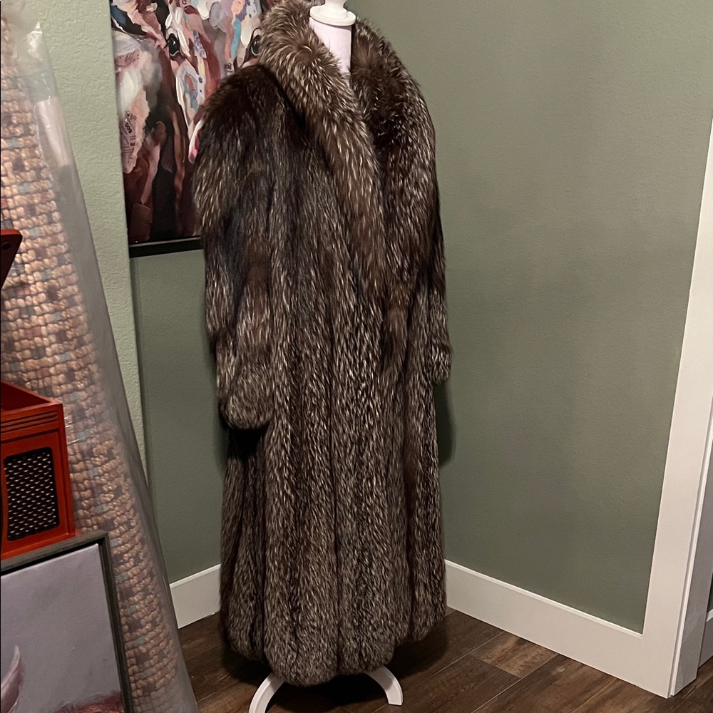Luxurious Revillon Silver Fox Fur Coat‎